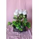 Saksı Gümüş Gölgeli Saksı Özel Model Beyaz Güller 6 Adet Yapaylar Yeşilliklerle Çevrili