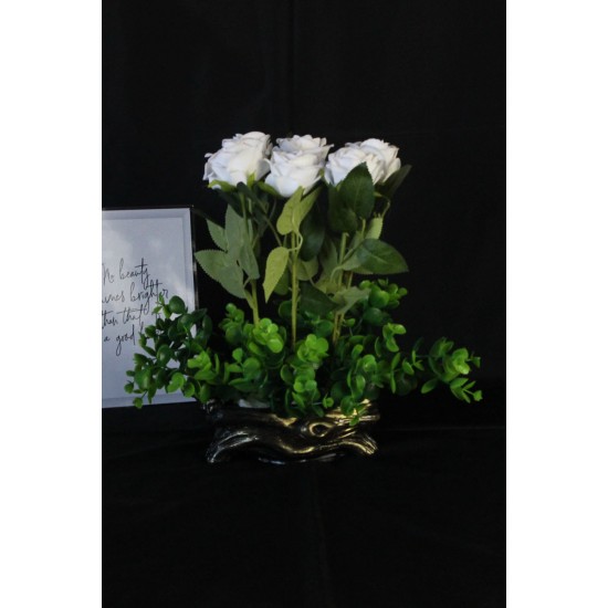 Saksı Gold Gölgeli Saksı Özel Model Beyaz Güller 6 Adet Yapay Yeşilliklerle Çevrili