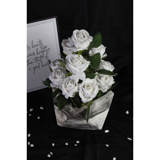 Saksı Taş Beyaz Güller 12 Adet Yapay Piramit Model