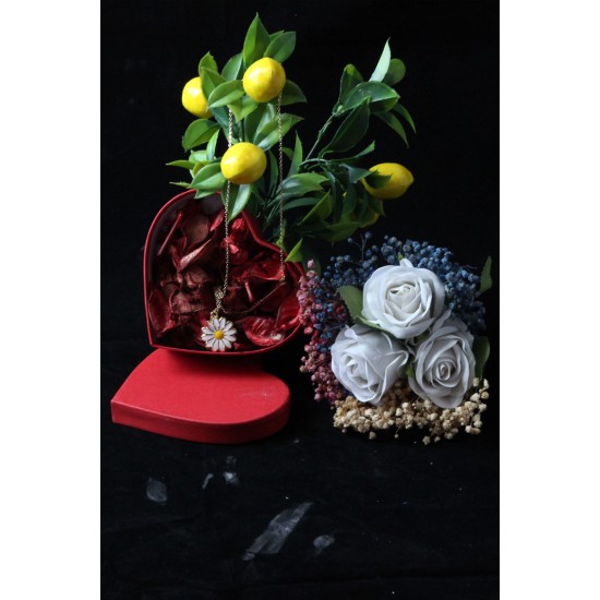 Sevgiliye Hediye Papatya Kolye Altın Kaplama Özel Kalp Kutuda & Mini Demet 3'lü Beyaz Gül