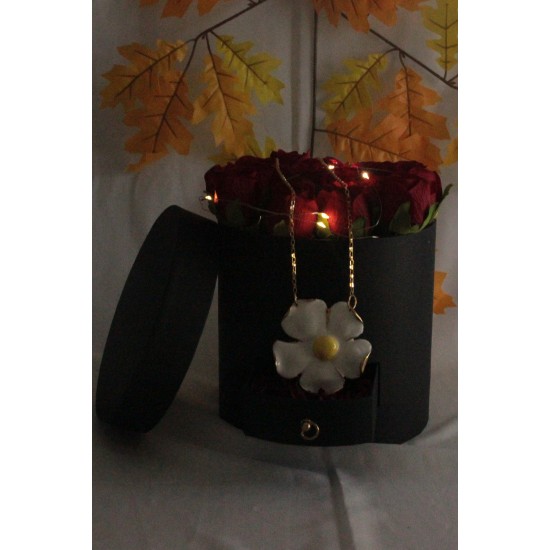 Kutu Dolusu Güller 15 Adet Altın Kaplama Papatya Kolye Boydan Led Işıklı Set Hediye